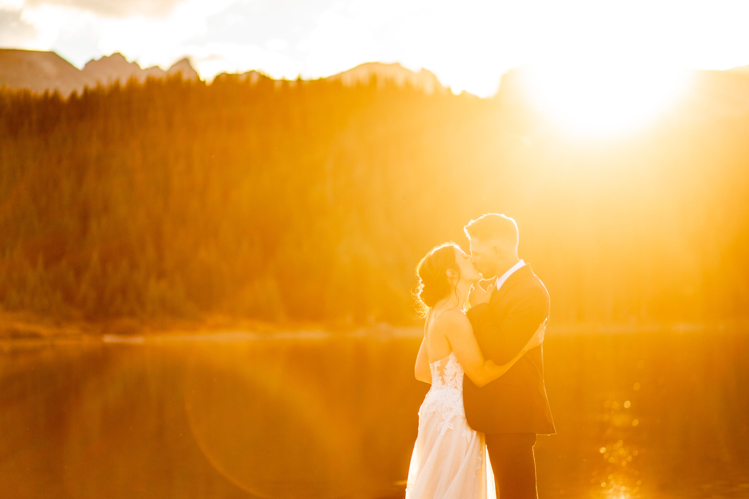 Mountain-Lake-Elopement-at-Sunset-Fall-Wedding